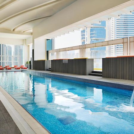 Delta Hotels By Marriott City Center Ντόχα Εξωτερικό φωτογραφία The swimming pool at the 39th floor