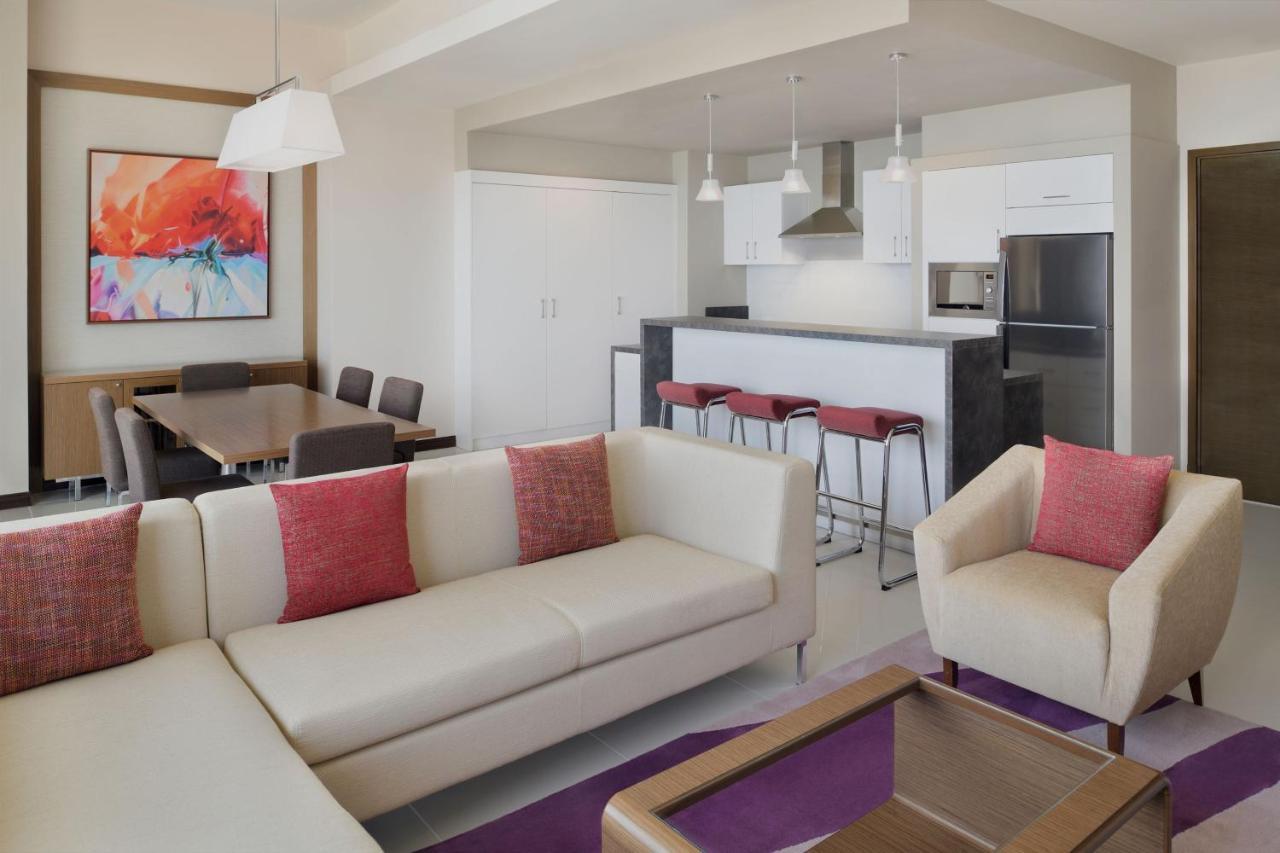 Delta Hotels By Marriott City Center Ντόχα Εξωτερικό φωτογραφία A living room at the Ritz-Carlton, Maldives