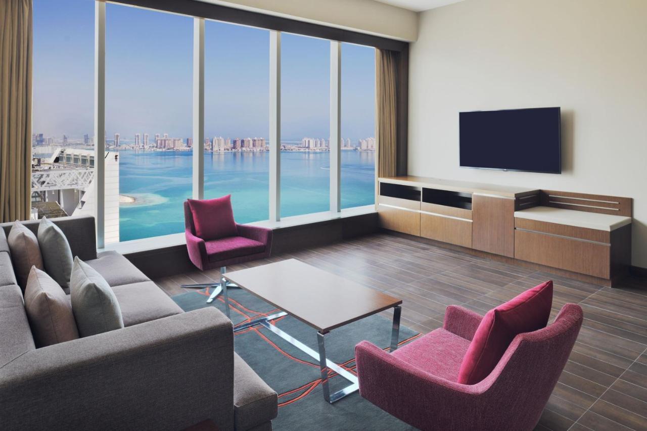 Delta Hotels By Marriott City Center Ντόχα Εξωτερικό φωτογραφία A living room in a typical apartment