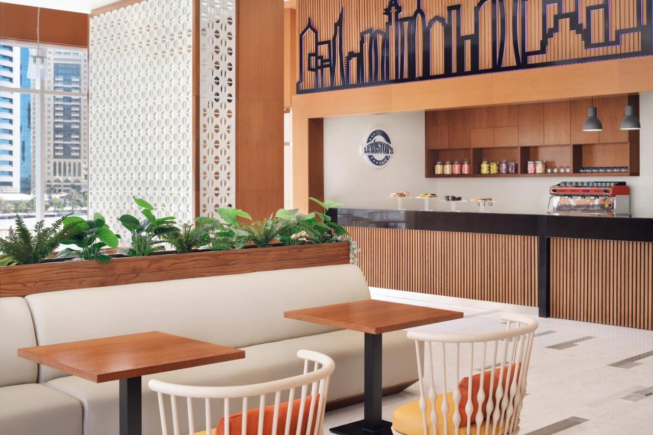 Delta Hotels By Marriott City Center Ντόχα Εξωτερικό φωτογραφία The interior of a typical Starbucks