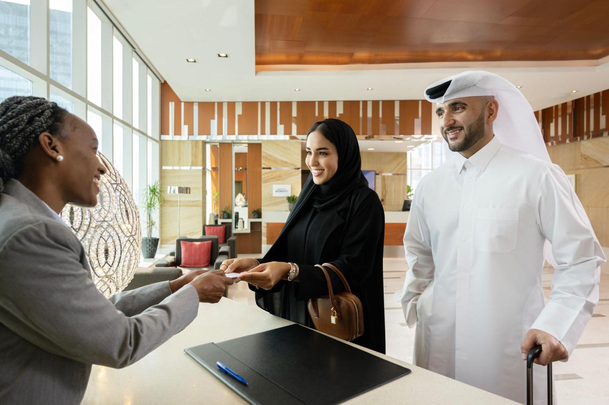 Delta Hotels By Marriott City Center Ντόχα Εξωτερικό φωτογραφία A hotel receptionist welcomes guests