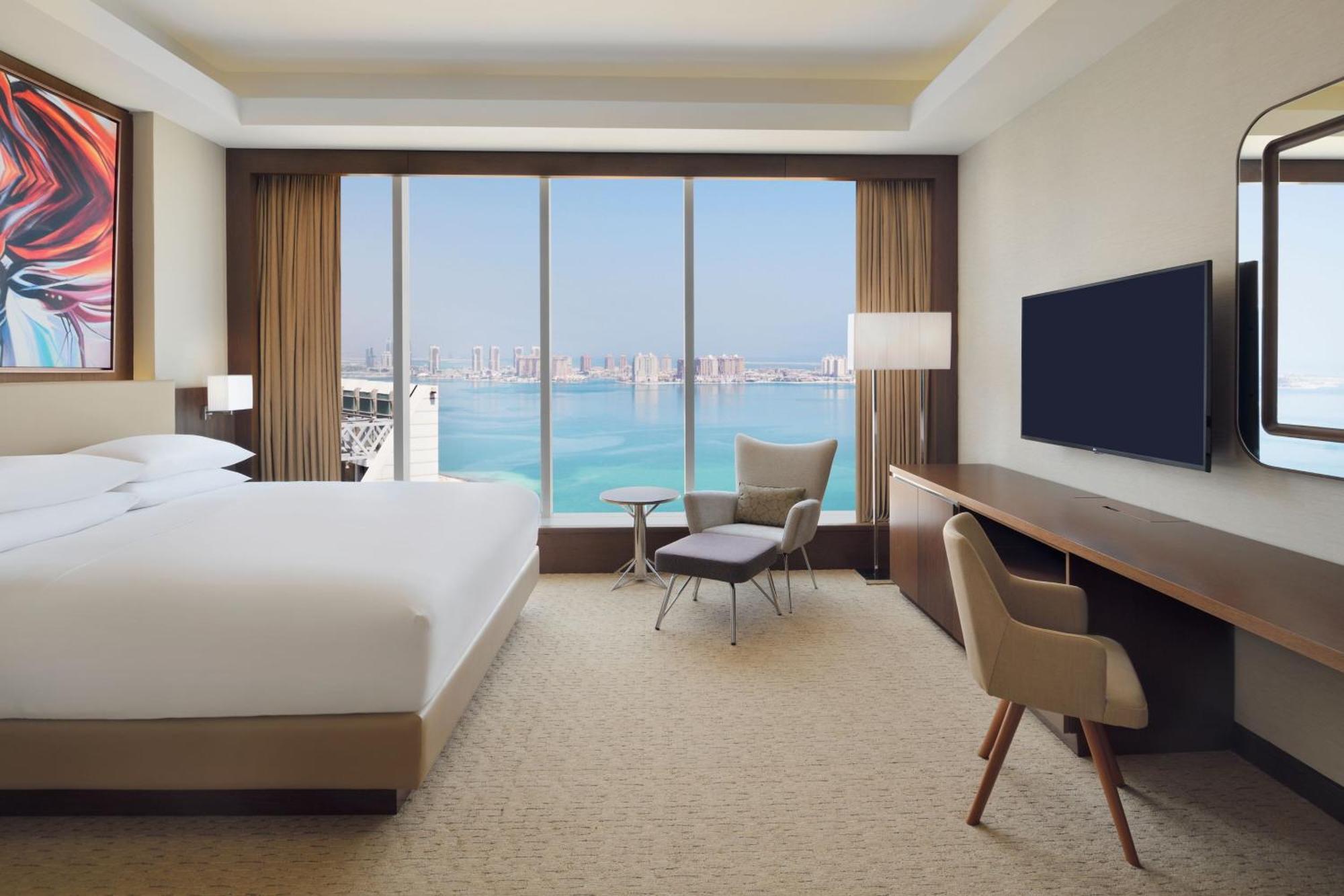 Delta Hotels By Marriott City Center Ντόχα Εξωτερικό φωτογραφία A guest room at the hotel