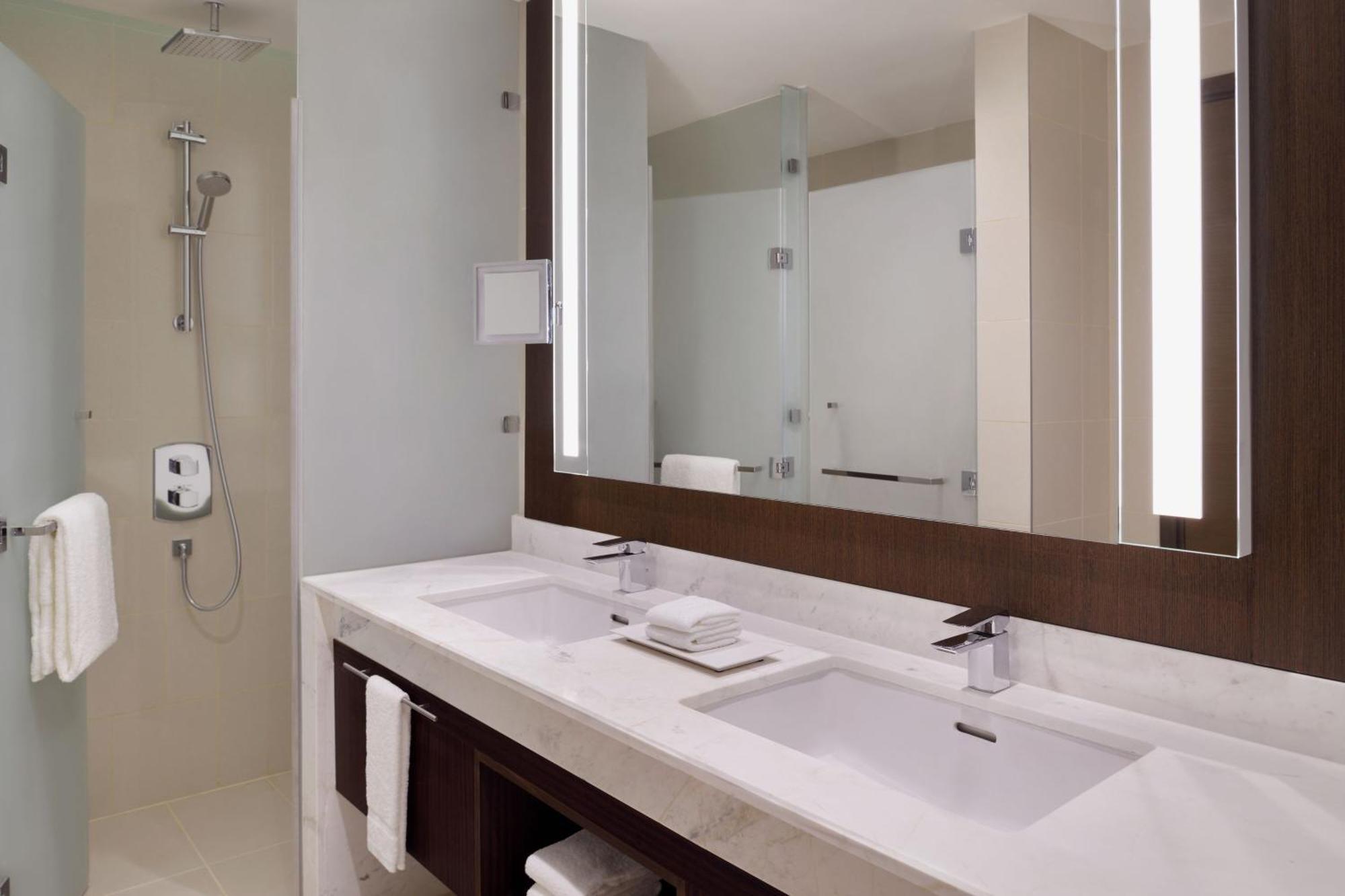 Delta Hotels By Marriott City Center Ντόχα Εξωτερικό φωτογραφία Bathroom