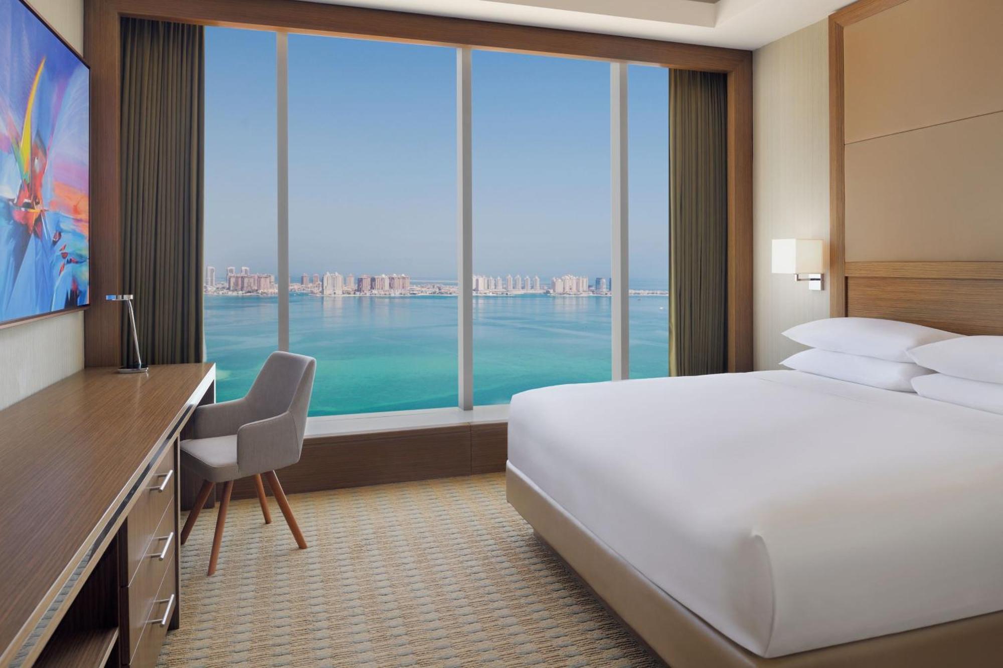 Delta Hotels By Marriott City Center Ντόχα Εξωτερικό φωτογραφία A guest room at the hotel