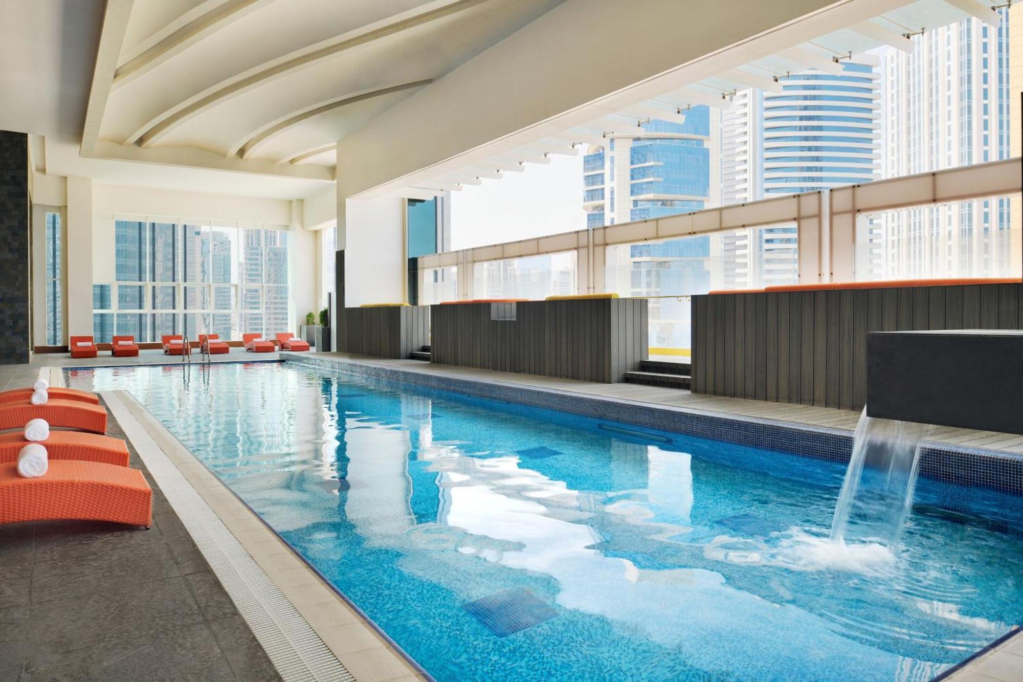 Delta Hotels By Marriott City Center Ντόχα Εξωτερικό φωτογραφία The swimming pool at the 39th floor